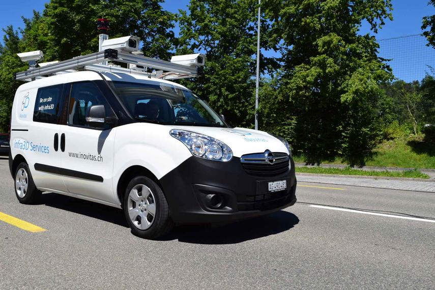 Auto macht Bilder von Dinslakener Straßen