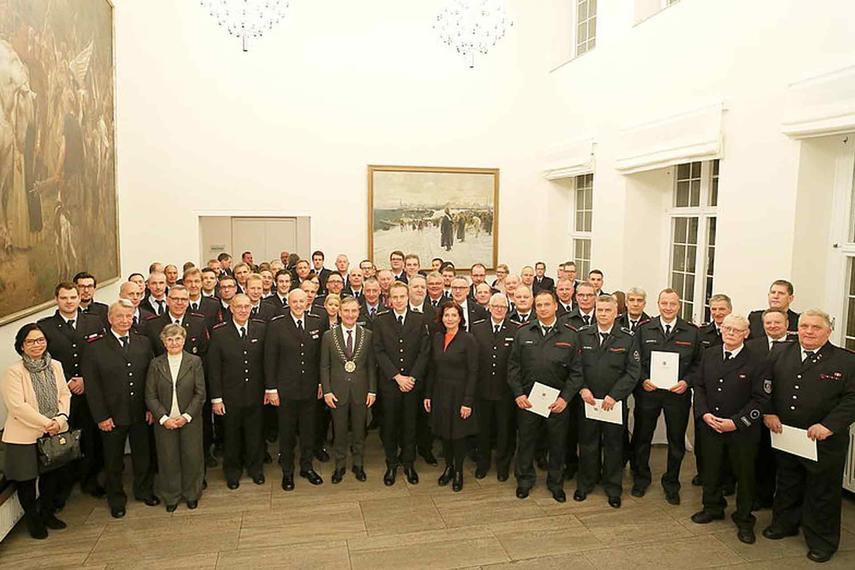 62 Feuerwehrleute im Rathaus ausgezeichnet