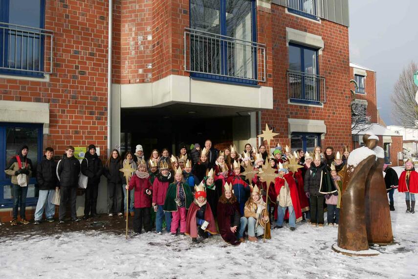 Sternsinger eröffnen Sammelaktion am Nettetaler Rathaus